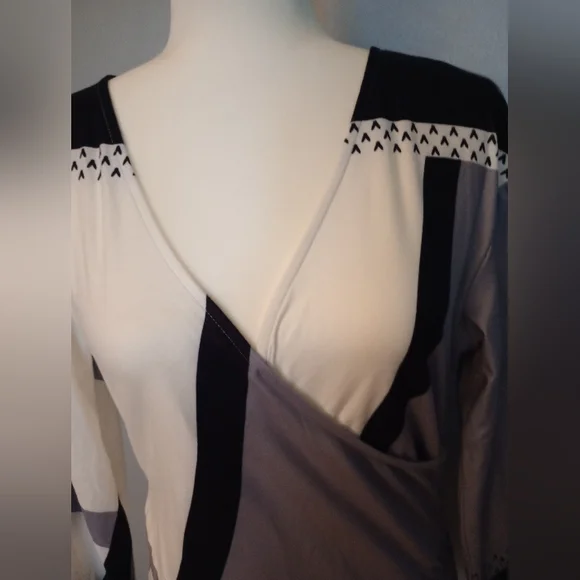 Made With Love Geometric Pattern Crossover Front V-Neck Blouse Top Size M - Picture 4 of 7
